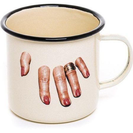Kubek seletti wears toiletpaper emaliowany fingers